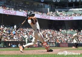 'Bat speed 162km/h bang!' Lee Jung-hoo hits four consecutive hits, halts San Diego's winning streak... Team wins 4-1 [SF Review]