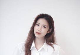 "Great game in the hot weather, truly admirable." Doosan Bears: Today (31st), Jamsil LG Twins game special pitch by SECRET member Jeon Hyo-sung takes the mound