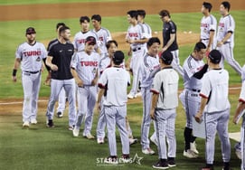 [Foto] Yeom Kyung-yeop: «¿Cuánto tiempo hasta la serie de victorias?»