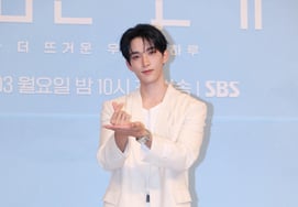 Dokyeom's "Visuals That Captivate Female Fans" [★Photos]