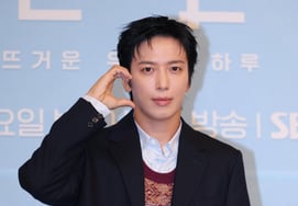 Jung Yong-hwa, "Keep a Cool Expression" [★Photo]