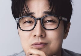 "Opening a new page"... So Ji-sub reveals everything from his wife Cho Eun-jung to 'Manager Kim' PPL, Season 2, and gold gifts [★FULL Interview]