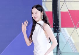 Kim Ye-won, vẻ đẹp thanh thoát trong sắc trắng tinh khôi[★ảnh]