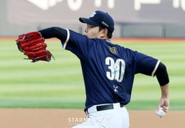 [One Sweep] Ryu Hyun-jin and starting pitcher duel: 'Allows three-run homer in the top of the second inning to Sim Woo-jun' KT So Hyoung-jun