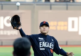 [フォト] 'マウンドに上がる'リュ・ヒョンジン
