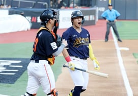 [フォト] 'リュ・ヒョンジンの勝負球に口が開いた' アン・ヒョンミン