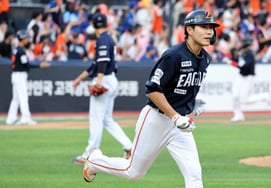 [フォト] 'ソ・ヒョンジュン相手に先制スリーラン' シム・ウジュン