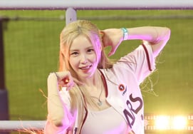 [Photo] SECRET’s Jeon Hyo-sung, even Waterbomb came to a halt