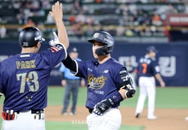 [Foto] Han Seung-taek, quien dio la vuelta por 5-3 con 2 carreras impulsadas