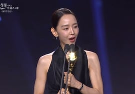 'Lady Dua' Shin Hye-sun, dazed after winning Best Actress..."My mind went blank"[Blue Dragon Series Awards]