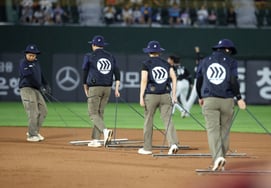 冷感ベストに柔軟なシフト勤務まで··· ロッテ、記録的な猛暑に「みんなの安全」を守った 「選手やファンと同じくらい、労働者の安全も重要だ」