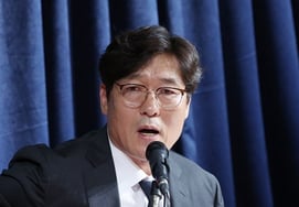 'The most cowardly Korean football figures' are not even Hong Myung-bo and Chung Mong-koo; they even managed to evade the hearing... 'Job-seeking abroad as a form of escape' → Vanished without a trace