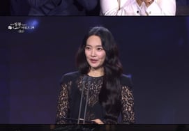 Lee Kwang-soo, gritos ante la aparición de Shin Min-ah, esposa de su «mejor amigo» Kim Woo-bin: «Comportense»