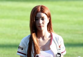 [Photo] Summer Queen Kwon Eun-bi, "Let's meet at the closing time"