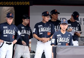 [Ảnh] 'Có phải để thua cả 3 trận?' Huấn luyện viên Kim Kyung-moon