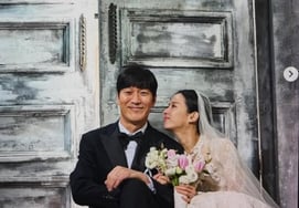 'Wedding photos of Cho Yeo-jeong and Kim Jae-cheol' — Kim Jae-cheol turns out to be the scene-stealer from 'Exhuma'.. Couple chemistry in 'It's Not a Scandal' [Star Issue]