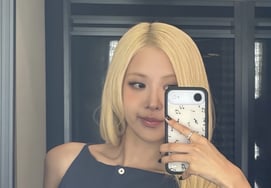 'BLACKPINK' Rosé, Blonde hair is a perfect match..Even a casual selfie becomes a feature photo