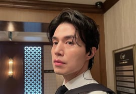 Lee Dong-wook, is this face 45? Fatal sexiness; perfect sculpted side profile in the U.S.