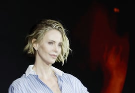 Charlize Theron, completing the atmosphere with Harto [★Photo]