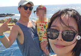 Lee Sang-i, who lost her husband Park Dong-bin, raises their daughter alone... "Don't get sick, just keep smiling like this" [Star Issue]