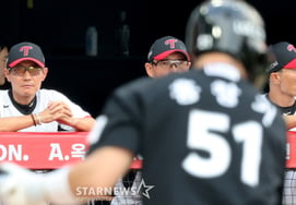 [Photo] "Changgi, please get on base" Manager Yeom Kyung-yeop