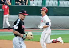 [One Quick Look] LG left-handed starter Wells, 'two-run homer in the bottom of the first to seize early momentum' vs. Landers Jeon Ui-san
