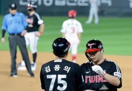 [Photo] "Now it's just one run!" Moon Bo-kyung with two RBI doubles