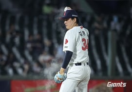 '第九局一分之差，一三垒危机' 尽管如此，金泰亨教练表示：“终结投手展现了专注力” [釜山现场]