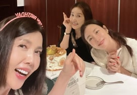 Choi Ji-woo, Yoo Ho-jeong, and Lee Young-ae all appear to celebrate Baek Ji-yeon's birthday with the message "Together again this year."