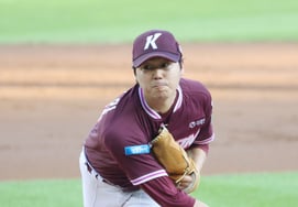 「80億投手」ハ·ヨンミン、股関節負傷→1軍から除外··· '2ヨンタ'キウム先発陣が大混乱