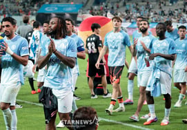 [Foto] "Saludo a los aficionados del fútbol coreano" jugadores del Manchester City