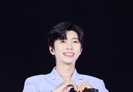 Delivering hope like lilies! Lim Young-woong fan club Jeon-guk Yeong-ung-sidae, the fourth flower field of the 'Woong Dream Scholarship' commemorating his 10th debut anniversary