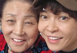 Cho Hye-ryeon, who conveyed her mother's worsening health in the U.S.: "Suffering from asthma and institutional investor otitis; energy is low.. Please pray for her"