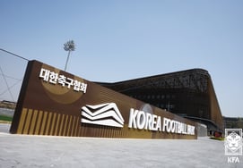 Korean Football Association 'shocking search and seizure'... Investigation into improper involvement in the selection process of Hong Myung-bo