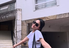 'Yeon-jin, I'm so excited right now'.. Song Hye-kyo shines in just a white T-shirt and jeans