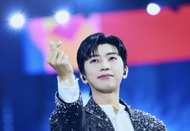 Singer Im Young-woong fan club 'Foreverung Study' donates 10.58 million won to celebrate its 10th anniversary, joins 'Kind Fan Club' No. 5 in Seoul... a model of positive influence