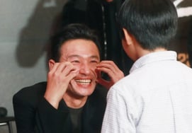 "Basta ya", conflicto de acoso entre Hwang Jung-min y su acosador se intensifica.. Un fan de 20 años sale a la defensa [Star Issue]