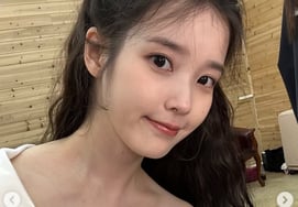 IU、'元彼チャン・ギハ'の論争を意識..SNSの背景音楽が結局削除 [スター・イシュー]