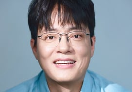 '52 岁未婚'金炯默：“恋爱综艺邀约很多……通过《为您开具爱的处方》间接体验了结婚” [★FULL 采访]