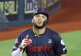 Venezuelan media express pride in Reyes: "Even amidst scorching heat, he remains unfazed; Castro also shows development in every game... so does Peraza..."