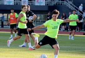 [Photo] 'Watching a teammate's shot' Lee Kang-in