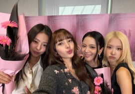 BLACKPINK Lisa, muộn màng gửi lời tâm sự chân thành nhân dịp 10 năm thành lập "các thành viên sẽ ở bên nhau cho đến khi chết"