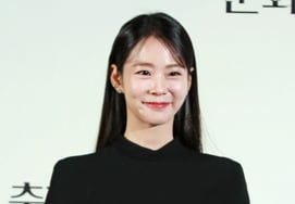 'Síntomas de temblor en las manos': Han Seung-yeon, se difunden rumores sobre su salud... "Hernia discal cervical grave, en tratamiento" [Oficial]