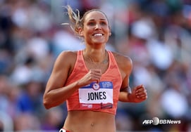 "Se filtraba líquido cefalorraquídeo y aun así se impuso la disputa del partido", atleta estadounidense de atletismo revela su trágica historia: «Sin masajes, mi cuerpo quedó destrozado»... demanda contra la federación