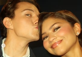 Tom Holland ♥ Zendaya.. Couple theater double-dip [Star Issue]
