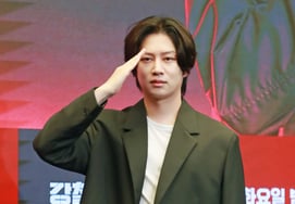 Kim Hee-chul "X điên rồi" Phẫn nộ với lá cờ Thái Cực..Seo Gyeong-deok (Prof.) "Không phải lỗi"[Star Issue]