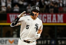 村上、161kmの高速球も受け止めた! 日本の新人MLB最多本塁打更新→大谷を抜き、岡本まで追い抜く