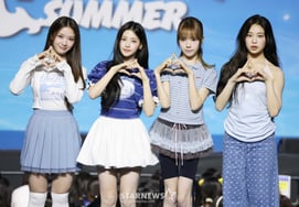 Baby Don't Cry 'Lovely Hand Heart' [★Photo]