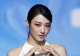 ミャオ・ガウォン「圧倒的な美貌」 [★フォト]