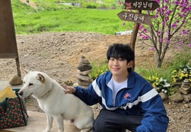 Jung Hae-in, Who's the Puppy? Explosive Sweetness Next to a Dog
